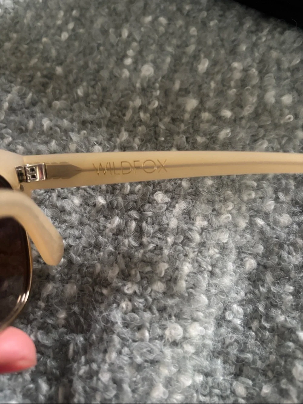 Wildfox Cream Frame Sunglasses with Brown Gradient Lenses with case - Picture 10 of 10